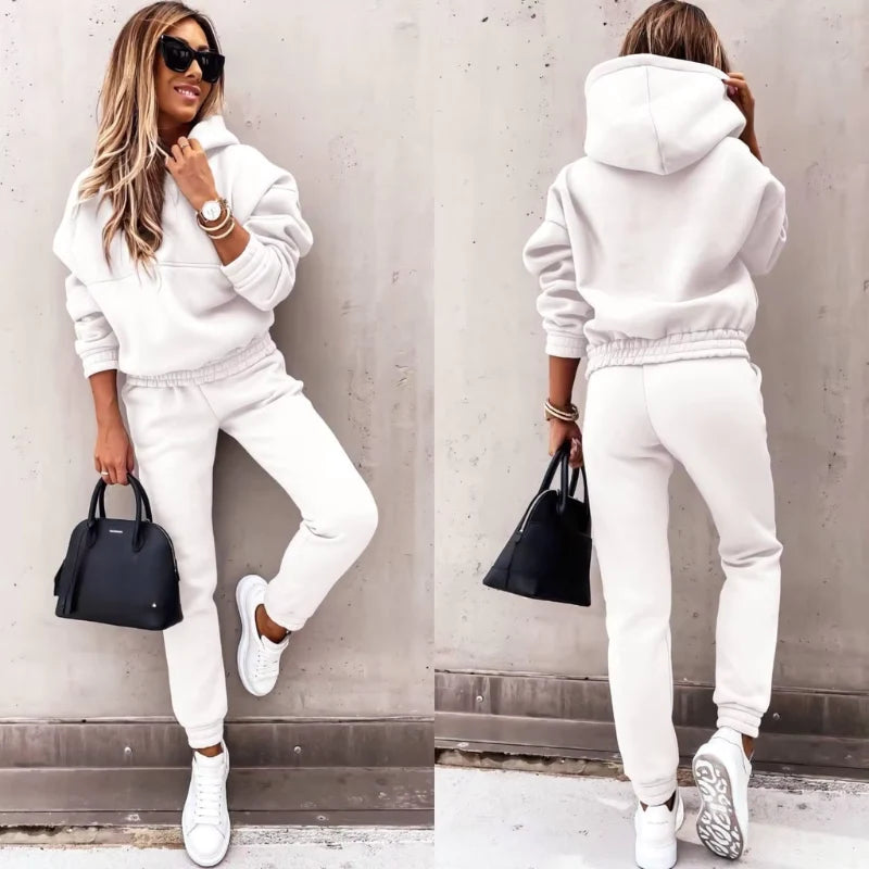 Women's Jogging Set | Breathable Two-Piece Tracksuit for Winter Wear 3